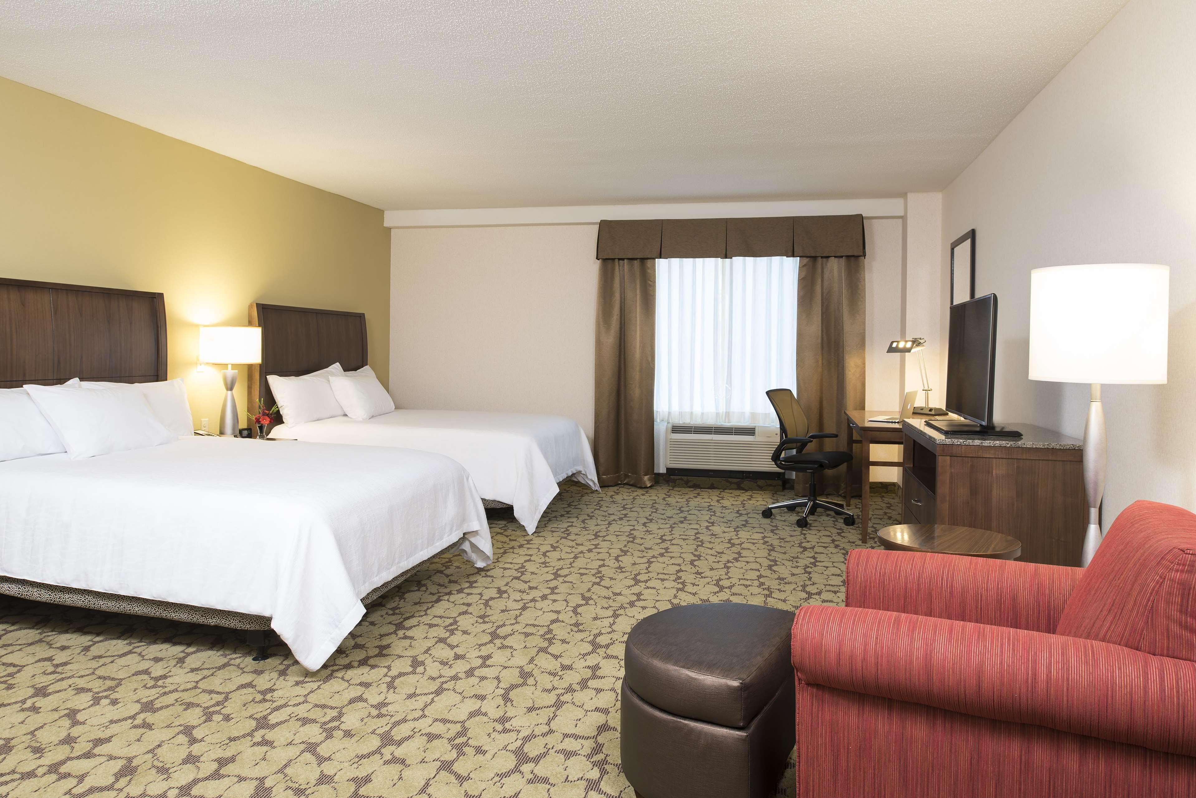 Hilton Garden Inn Louisville Downtown Exterior photo