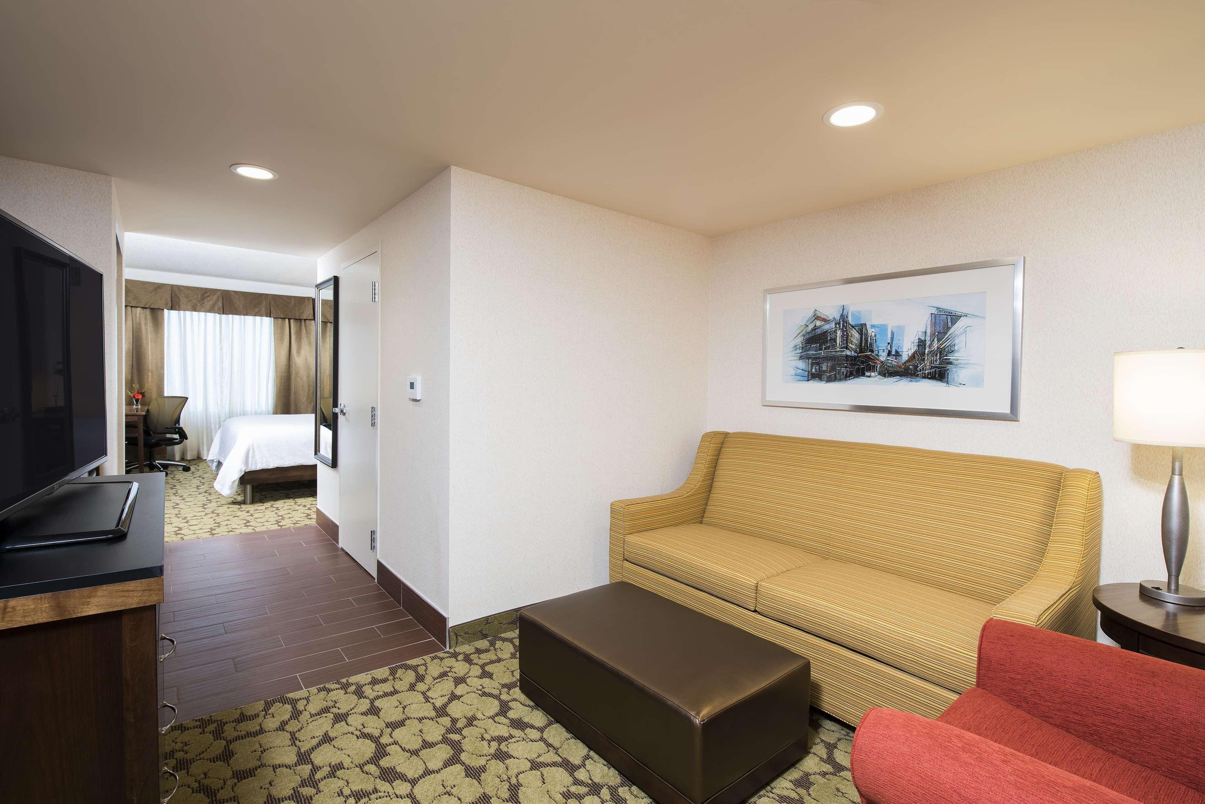 Hilton Garden Inn Louisville Downtown Exterior photo