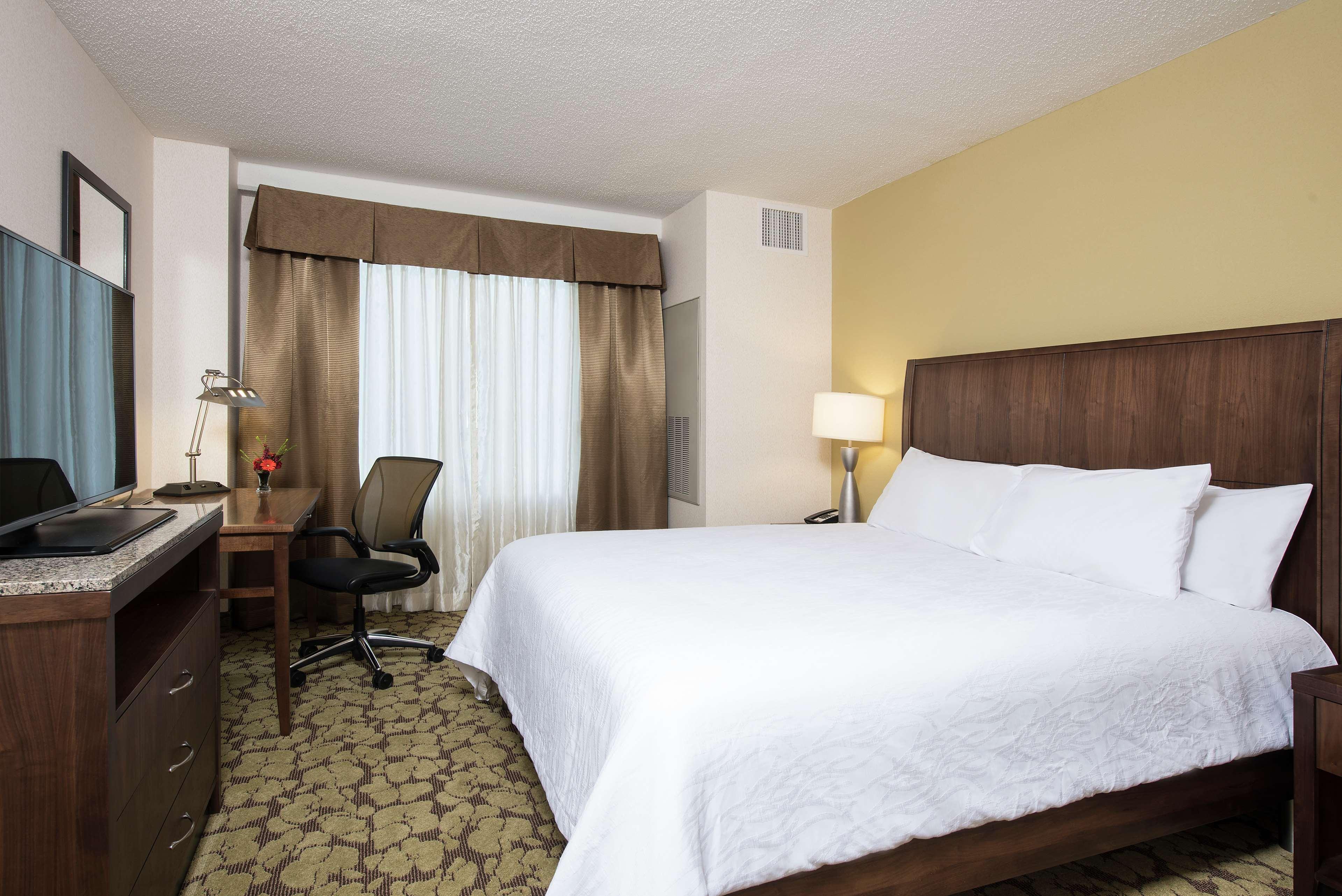 Hilton Garden Inn Louisville Downtown Exterior photo