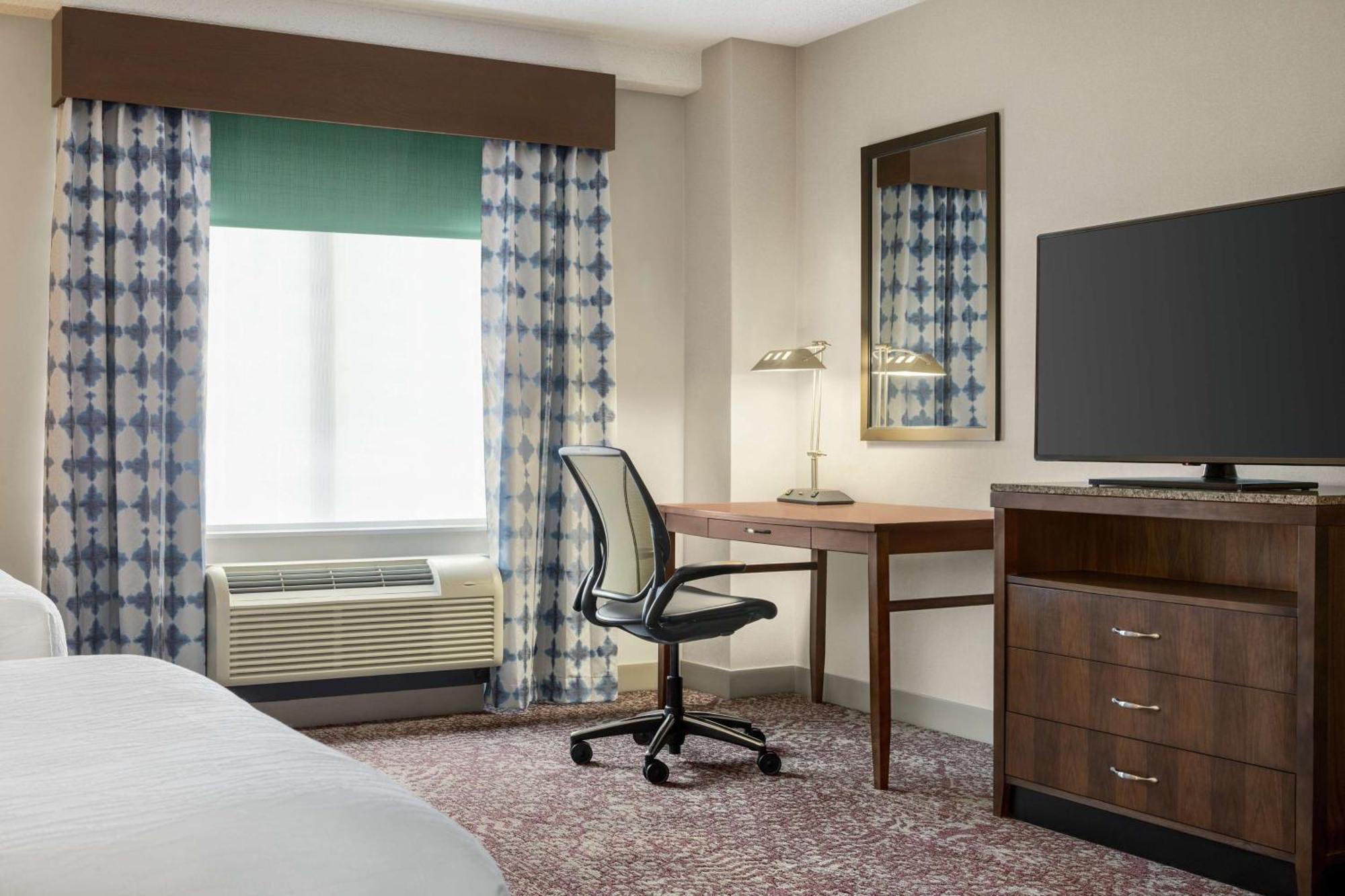 Hilton Garden Inn Louisville Downtown Exterior photo