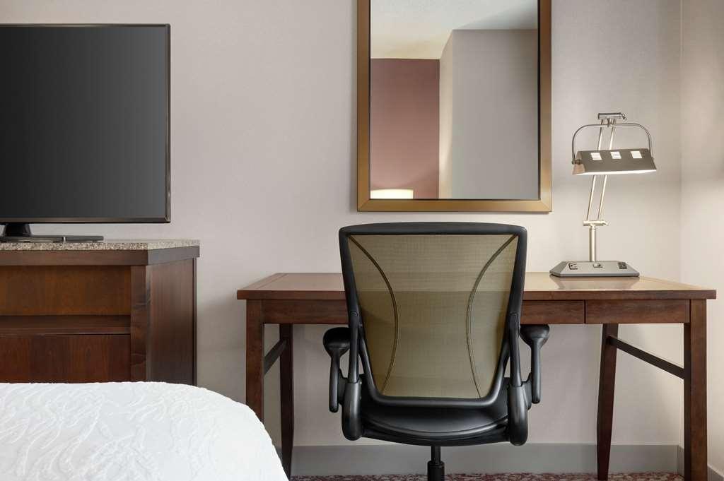 Hilton Garden Inn Louisville Downtown Room photo